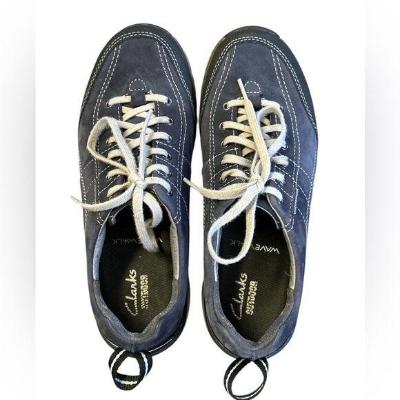 Clarks women’s waterproof WaveWalk outdoor casual shoes - Picture 2 of 7